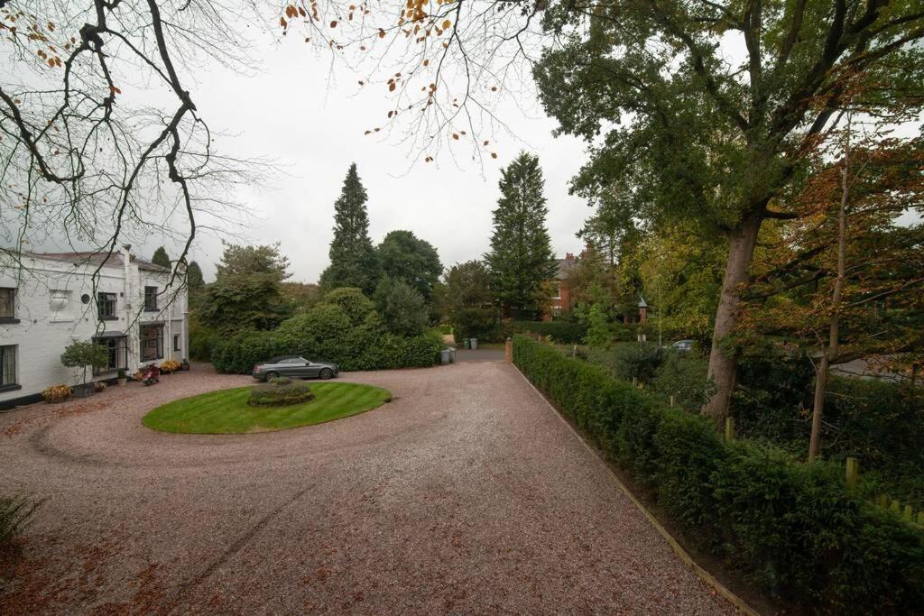 Luxury Coach House Next To Woodland In Knutsford Villa Exterior photo