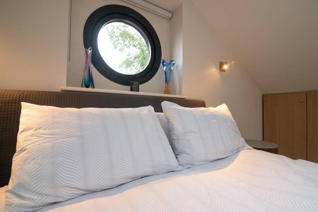 Luxury Coach House Next To Woodland In Knutsford Villa Exterior photo