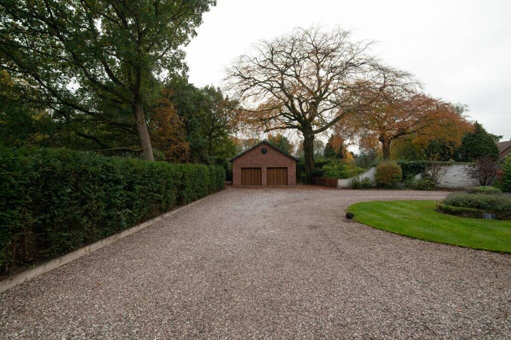 Luxury Coach House Next To Woodland In Knutsford Villa Exterior photo