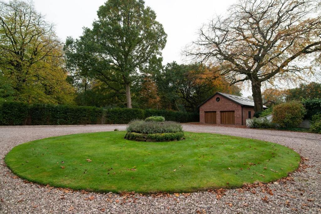 Luxury Coach House Next To Woodland In Knutsford Villa Exterior photo