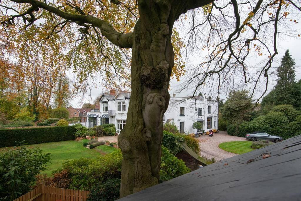Luxury Coach House Next To Woodland In Knutsford Villa Exterior photo