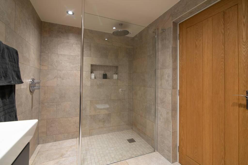 Luxury Coach House Next To Woodland In Knutsford Villa Exterior photo